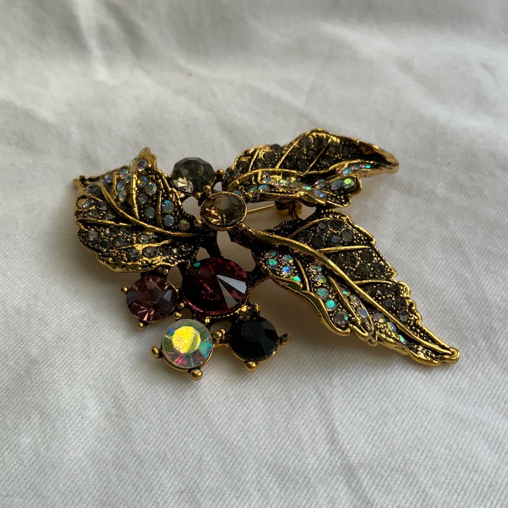 🌙 New Leaf Gold Brooch with beautiful crystals stones evening jewelry unique